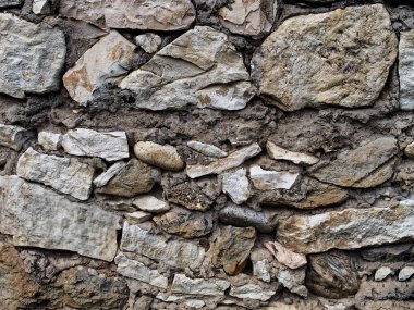 Duvarın granit taş kahverengi-gri cephesinin dokulu parçası.