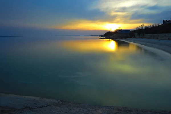 Wieczorny krajobraz na zatoce wykonany przez neutralny filtr — Zdjęcie stockowe