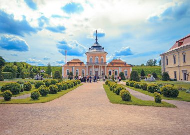 Zolochevsky Kalesi - Batı Ukrayna 'nın Lviv bölgesinde, Zolochiv şehrinde bir kale. 1634 'te inşa edildi..