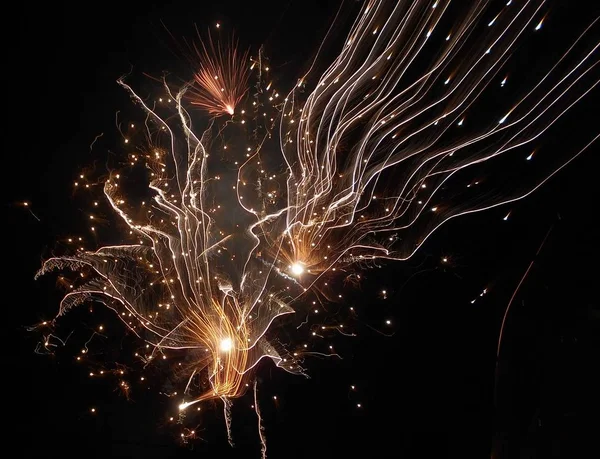 Inname Van Een Vuurwerk Volledige Explosie Traceren — Stockfoto