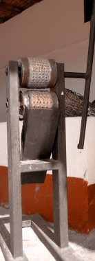 eski kahve işleme makine; Bir turist Venezuela şehirde bir zanaat müzede bir parçasıdır