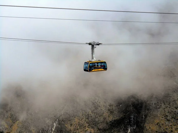 Venezuela Bayrağının Renkleri Ile Yokuş Aşağı Teleferik Kabin — Stok fotoğraf