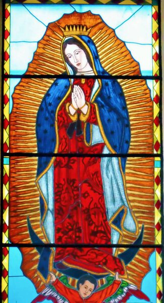 фрактал девственницы в готическом стиле церкви; изображение представляет девственницу с ее руками в молитвенном положении
