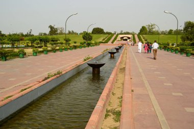 Raj Ghat anma Parkı Mahatma Gandhi 'ye adanmıştır. Delhi, Hindistan