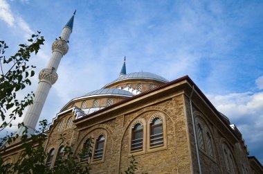 Pamukkale yakınlarındaki Beayzit Camii adlı cami. Karahayit, Türkiye.