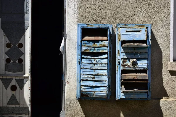 Старі Іржаві Поштові Скриньки Стіні Застарілі Пошкоджені Поштові Скриньки — стокове фото