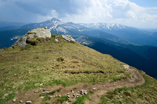 Amplia Vista Impresionante Del Paisaje Cordillera Cárpatos Montañas Ucrania —  Fotos de Stock