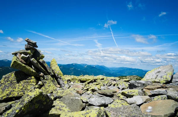 Cárpatos Cordillera Llamada Gorgany Hecha Rocas Flysch Musgo Amarillo Que —  Fotos de Stock