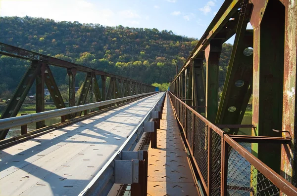 Rostige Stahlbrücke Über Den Fluss Dnjester Einem Kleinen Dorf Und — Stockfoto