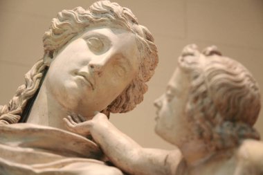 müzeye heykellerinde