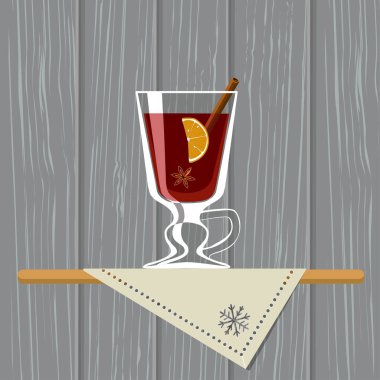 Sıcak şarap. Şarap kadehi ve sıcak şarap tepside peçeteyle..