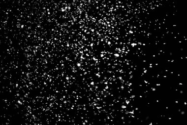 Kar ve kar sis siyah bir zemin üzerine