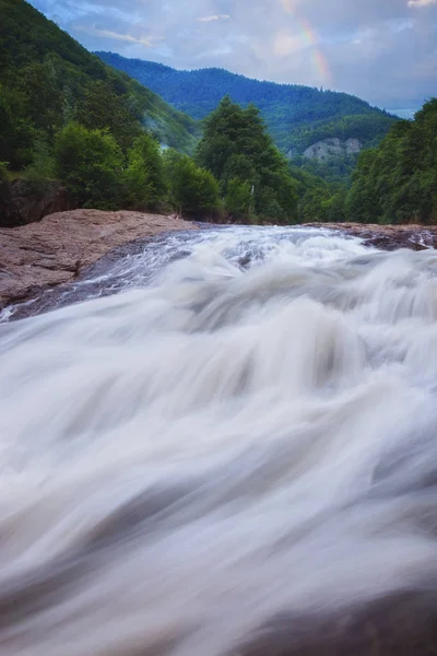 Cascada Putna Rumania Con Hermoso Arco Iris Cielo — Foto de Stock