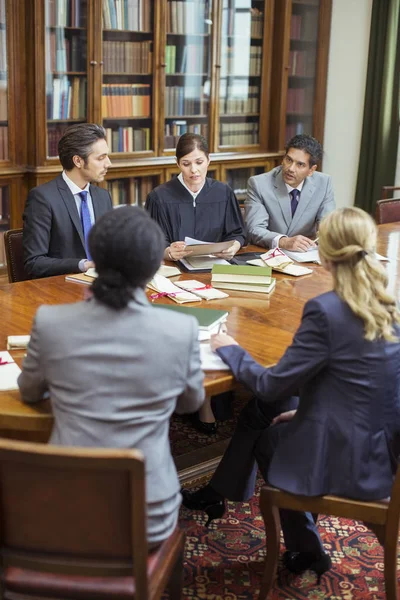 Judge Lawyers Talking Chambers — Stock Photo, Image