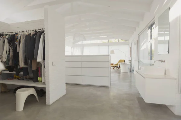 White Modern Minimalist Walk Closet Bathroom Vanity — Stock Photo, Image