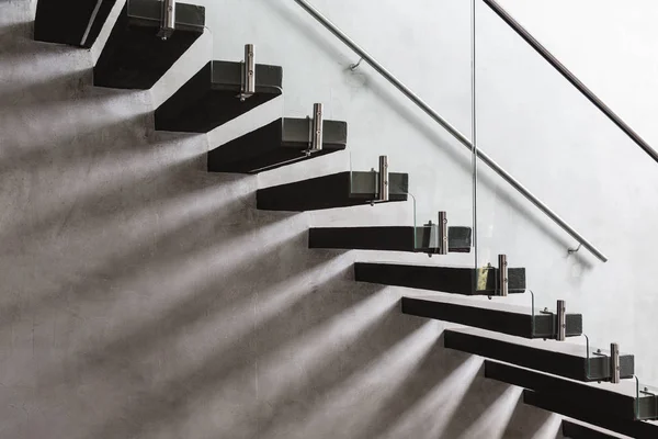 Escalier Flottant Moderne Minimaliste Dans Intérieur Vitrine Maison — Photo