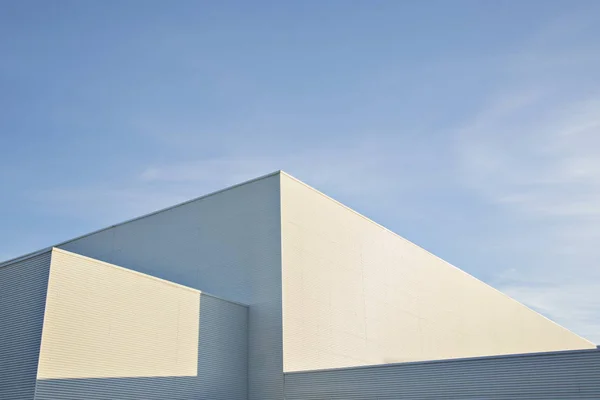 Sole Splendente Sugli Edifici Contro Cielo Blu — Foto Stock