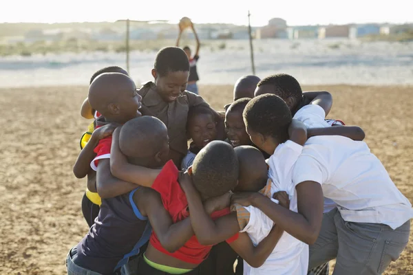 African Boys Huddled Together Dirt Field — Stock Photo, Image