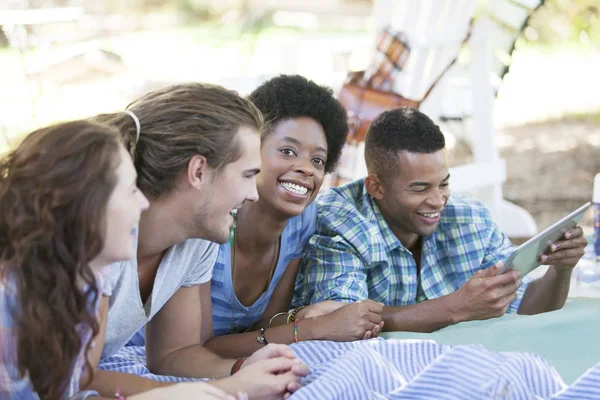 Friends Using Digital Tablet Blanket — Stock Photo, Image