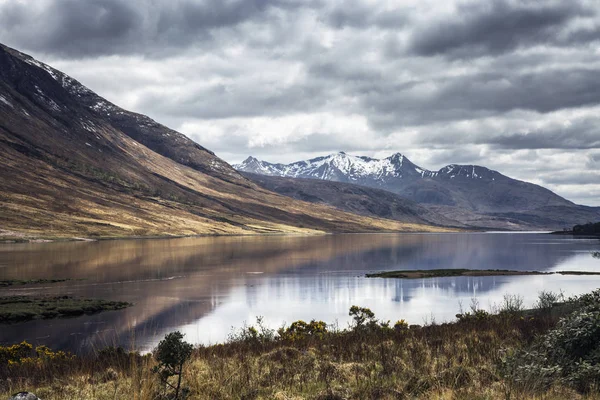 Vistas Panorámicas Las Montañas Lago Isla Skye Escocia — Foto de Stock