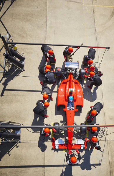 Overhead Pit Crew Working Formula One Race Car Pit Lane — Stock Photo, Image