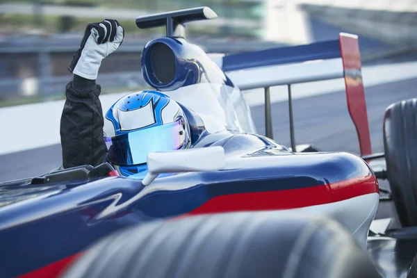 Portret Formuły Jeden Wyścig Samochodów Kierowcy Noszenie Hełm Doping Pięści — Zdjęcie stockowe