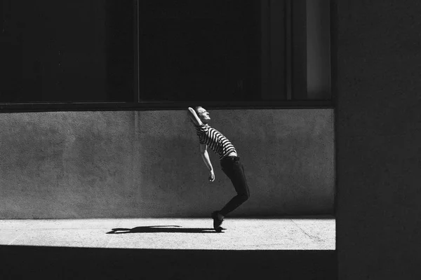 Jonge Man Dansen Stedelijke Stoep — Stockfoto