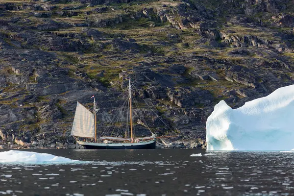 Fartyg Och Smältande Polaris Soliga Disko Bay Grönland — Stockfoto