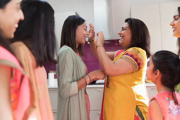 Smiling Mother Placing Bind Forehead Daughter — Stock Photo, Image