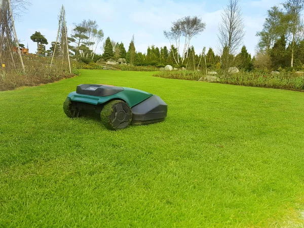 ロボット技術芝刈り機 — ストック写真