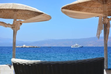 Küçük ada deniz manzaralı plaja düğün chappel ile