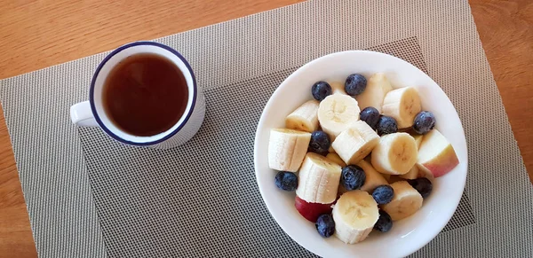 En skål med färsk frukt-hälsosam kost koncept — Stockfoto