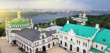 Kiev, Ukrayna. Pechersk Lavra Manastırı panoramik manzarası. Unesco mirası