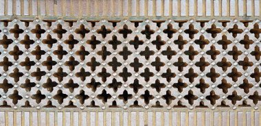 Rustik metal yağmur suyu drenaj ızgarası detayı