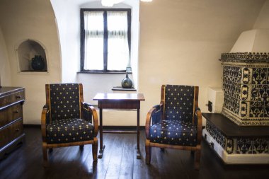 Antika eski oda mobilyalarının eski kraliyet imajı. Kahverengi lüks