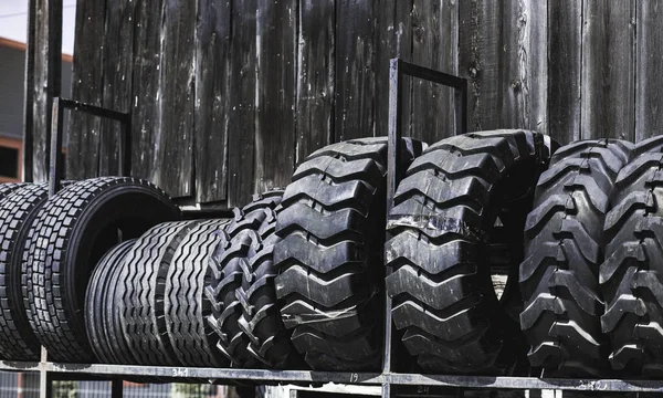 Grande conjunto de preto enorme caminhão grande, trator ou carregador bulldozer wh — Fotografia de Stock