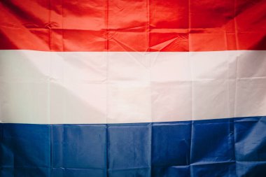 Hollanda bayrağı eğildi. Ulusal bayrağın resmi. geniş pankart