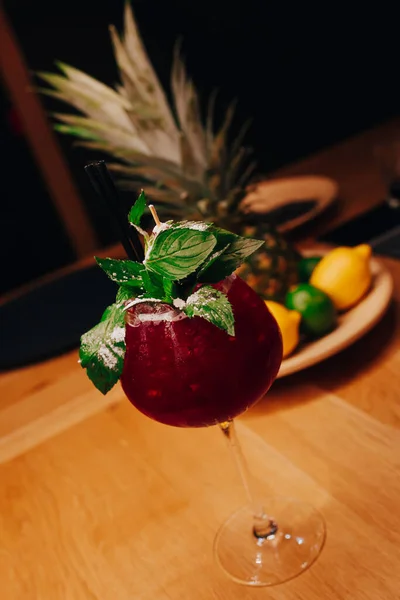 Fresh Cherry Summer Author Inspired Cocktail Drink Bar Counter Pineapple — Stockfoto