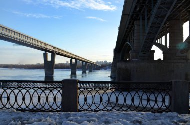 Novosibirsk Nehri üzerinde köprüler