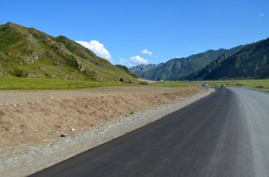 Dağlarda araba ile seyahat