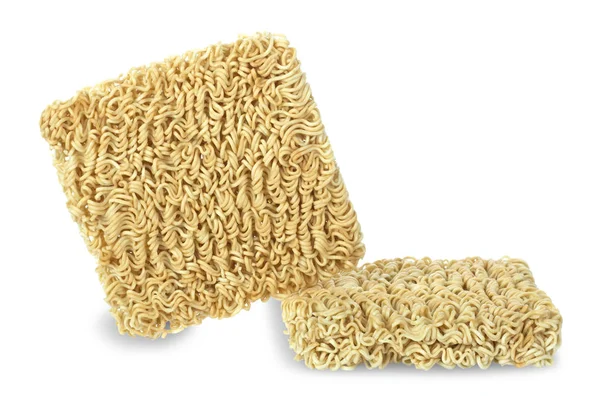 Beyaz arka planda izole edilmiş anlık erişteler ve kırpma kısmı