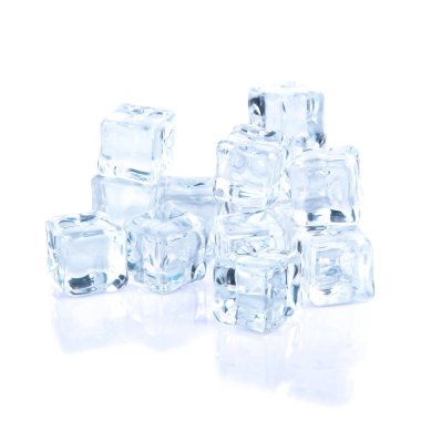 Buz küpleri izole kırpma yolu, beyaz arka plan üzerinde.
