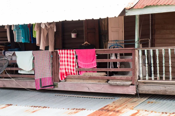 Séchage Des Vêtements Suspendus Sur Balcon Maison Bois Thaïlandaise — Photo