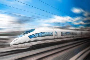 Trenle şehrin içinden yüksek hızlı tren atılıyor