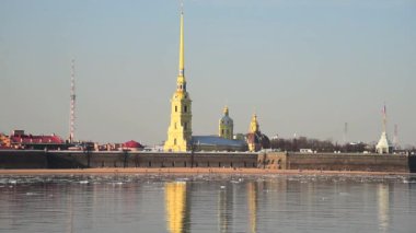 Peter ve Paul kale, Neva Nehri, Saint-Petersburg, Rusya bahar görünümü