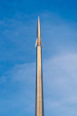 Moskova, Rusya-Apr10, 2018: Uzay araştırmaları Sovyet halkının ünlü başarıları 2018 Moscow,Russia.It, April10, alanınızda fatihler Anıtı yapıldı.