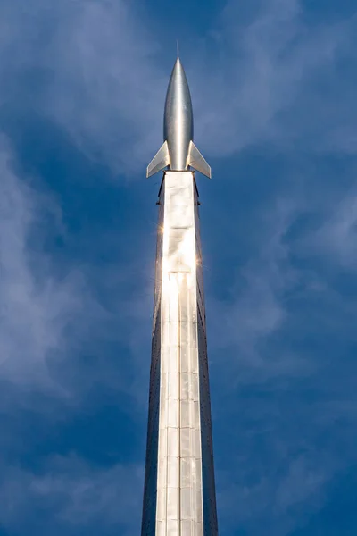 莫斯科 Russia Apr10 2018 April10 2018 在莫斯科 俄罗斯的空间征服者纪念碑 它是苏联人民在太空探索中的著名成就 — 图库照片