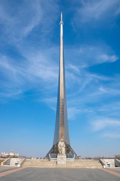 Moscú Rusia Abr10 2018 Monumento Los Conquistadores Del Espacio Abril —  Fotos de Stock