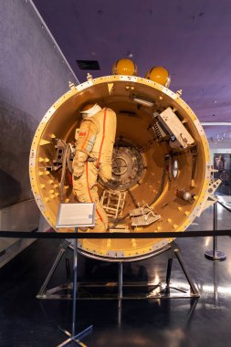 Moskova, Rusya-Apr10, 2018: uydu modülü bilgileri Müzesi Cosmonautics üzerinde April10, Moskova, Rusya, 2018 içinde ekranda.