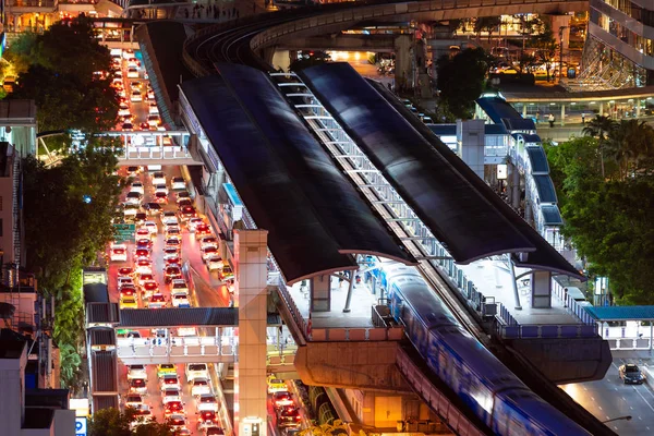 İş alanında saatinde Bangkok, Tayland trafik